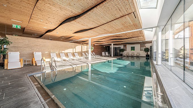 Schwimmbad mit Panoramablick